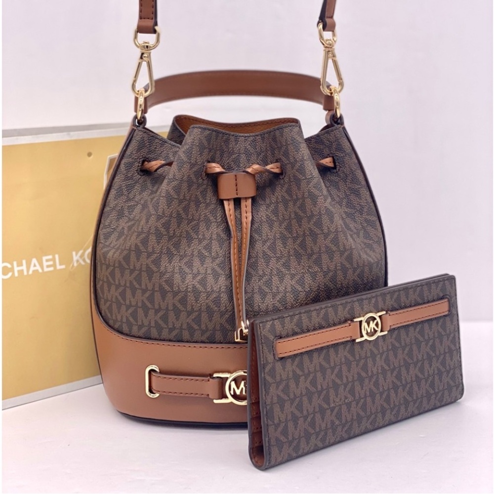 Michael Kors Reed
Medium Belted Bucket
Messenger Crossbody
Handbag And Wallet